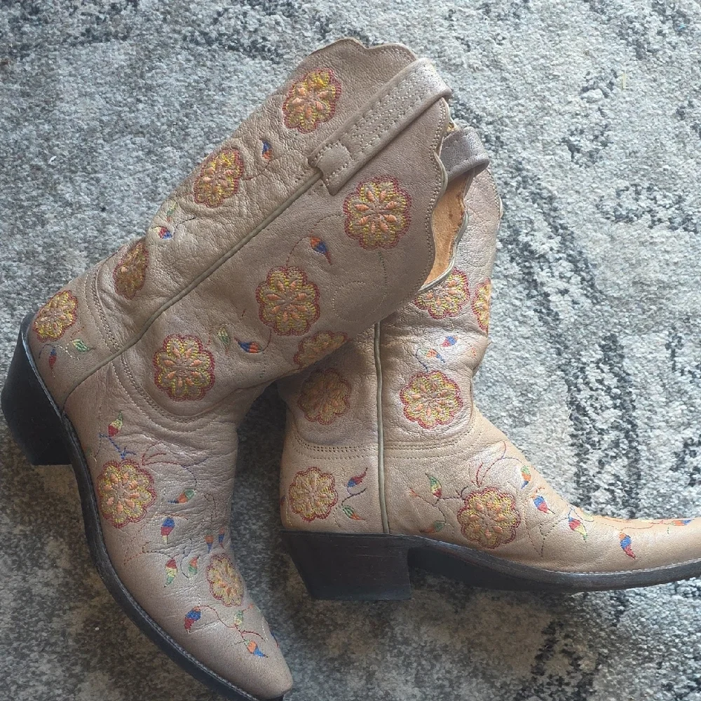 Lucchese Tan Leather Boot Interior Detail - Picture 9 of 11